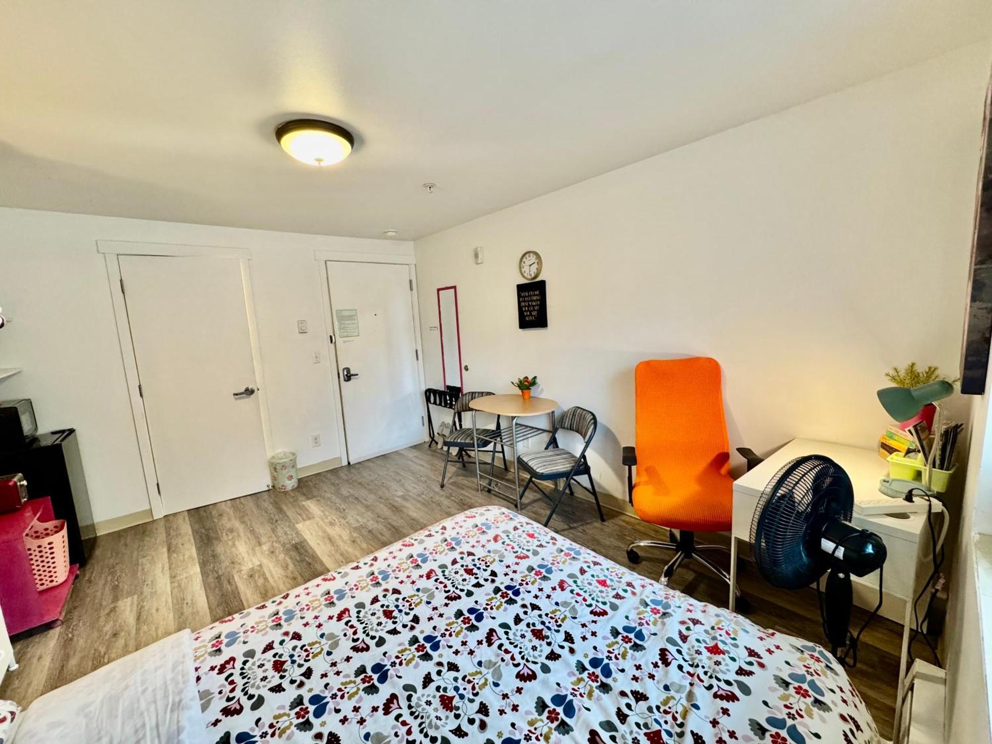 Micro Studio Apartment In University District- 10 Mins Walk To University Of Wa Сиатъл Екстериор снимка