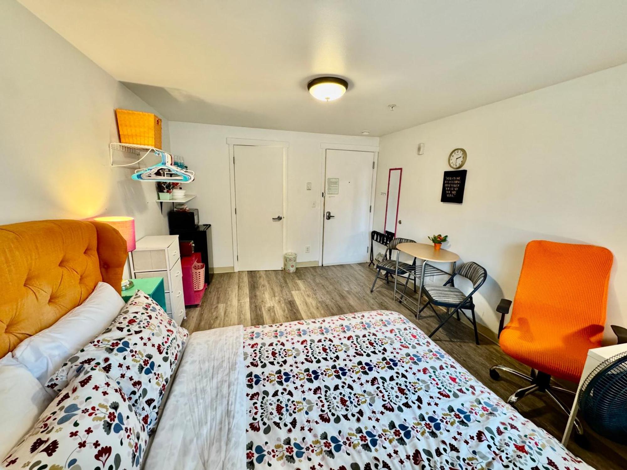 Micro Studio Apartment In University District- 10 Mins Walk To University Of Wa Сиатъл Екстериор снимка